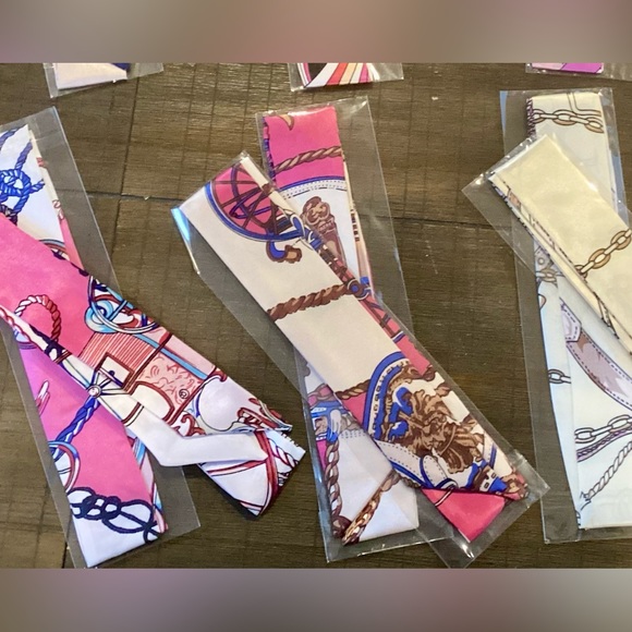 🍒Set of 2 Twilly Scarves - Picture 7 of 9